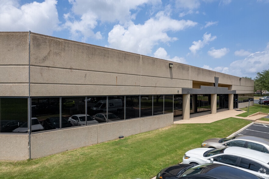 14050 Summit Dr, Austin, TX for lease - Primary Photo - Image 1 of 9
