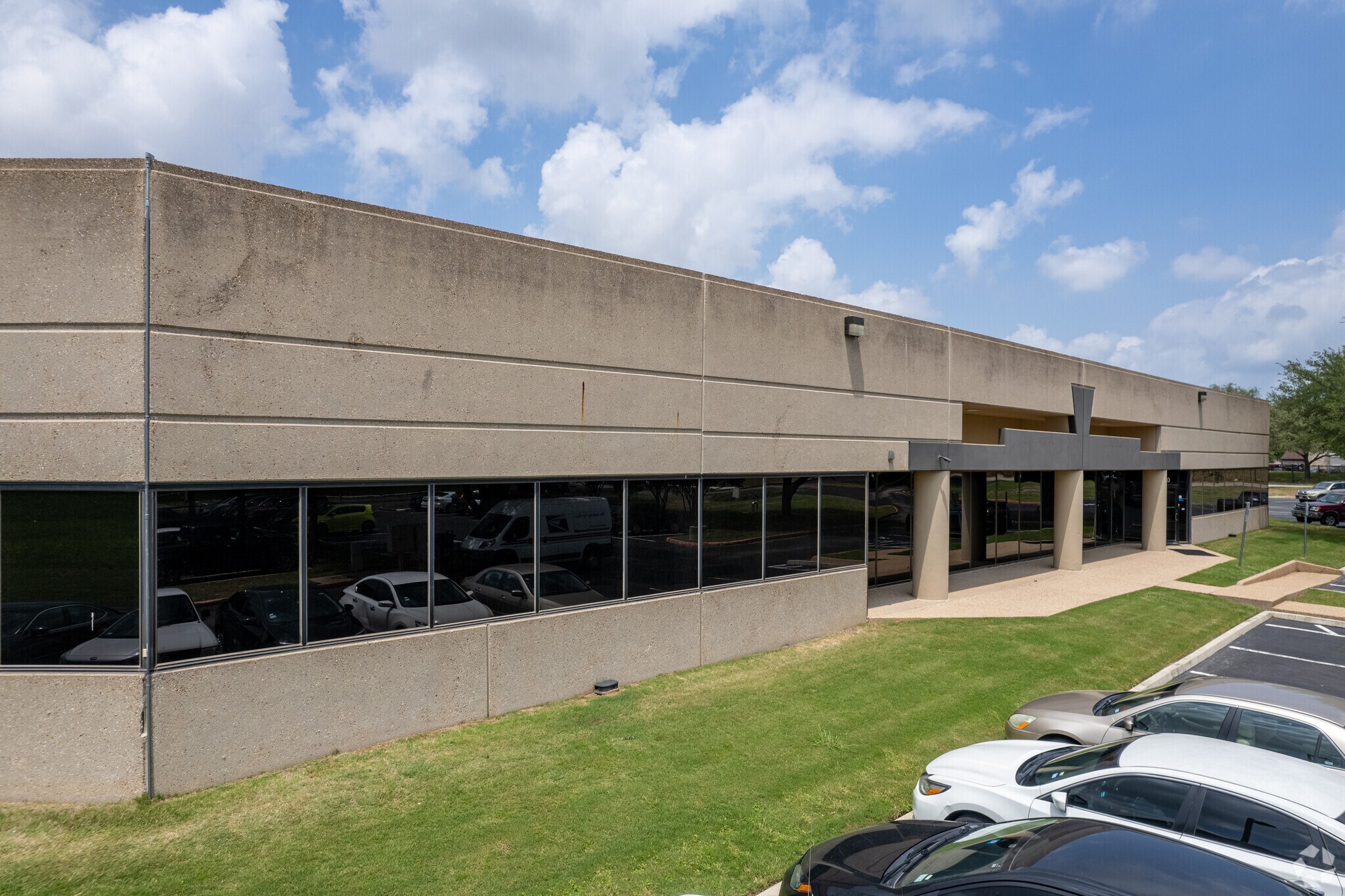 14050 Summit Dr, Austin, TX à louer Photo principale- Image 1 de 10