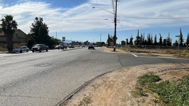 18248 Van Buren Blvd, Riverside, CA à vendre - Photo du bâtiment - Image 2 de 11