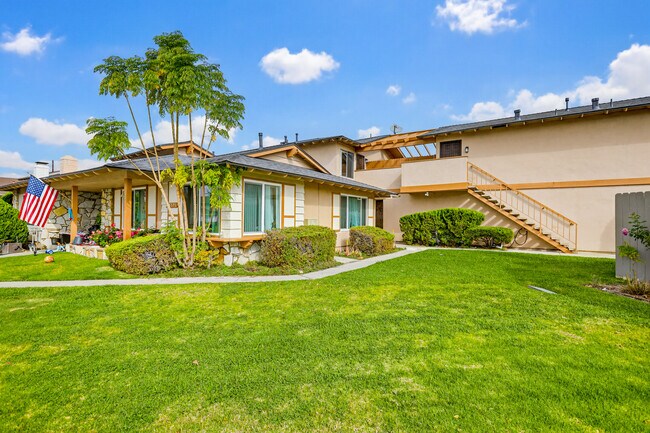 Plus de détails pour 5571 Reno Cir, Huntington Beach, CA - Multi-résidentiel à vendre