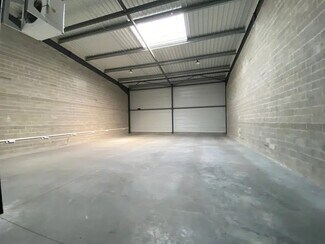 Plus de détails pour Local d'activités à louer