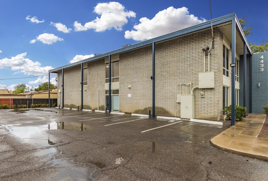 4433 N 19th Ave, Phoenix, AZ à louer - Photo du bâtiment - Image 3 de 13
