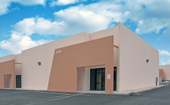 4135 W Bell Dr, Las Vegas NV - Entrepôt