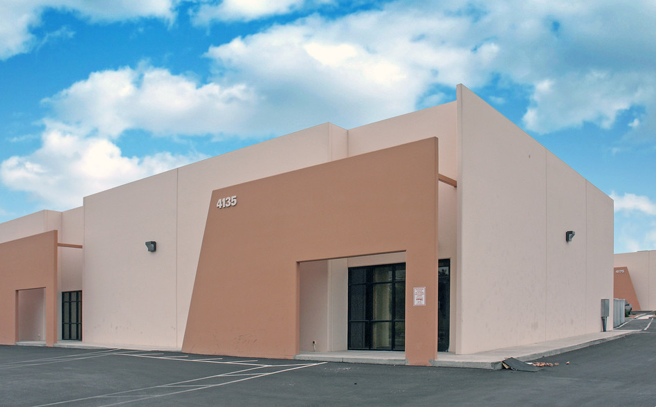 4135 W Bell Dr, Las Vegas, NV for lease - Building Photo - Image 1 of 4