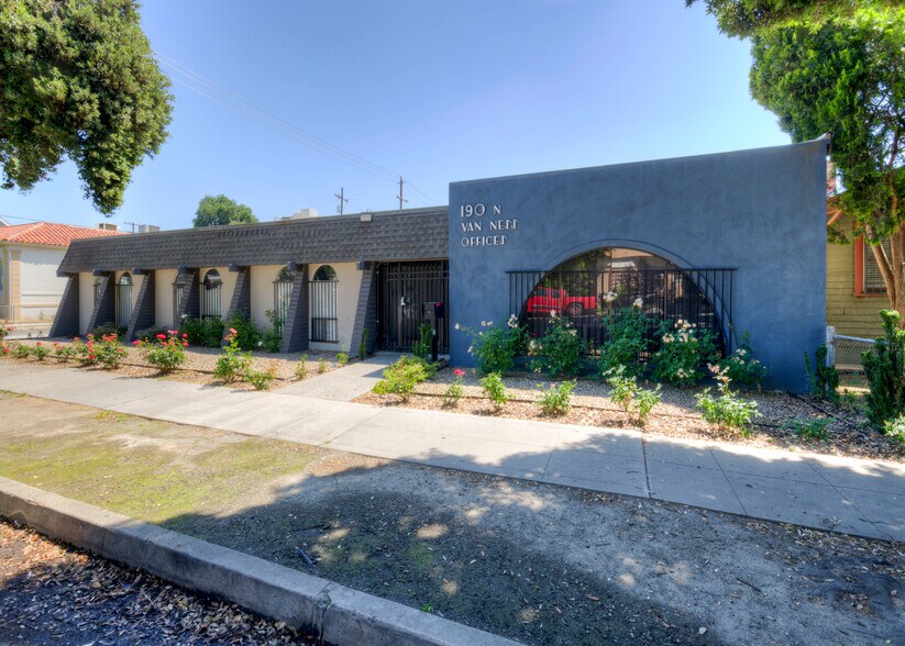 190 N Van Ness Ave, Fresno, CA à vendre - Photo du bâtiment - Image 1 de 21
