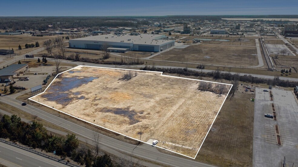 1240 James Savage Rd, Midland, MI à vendre - Photo du bâtiment - Image 2 de 9