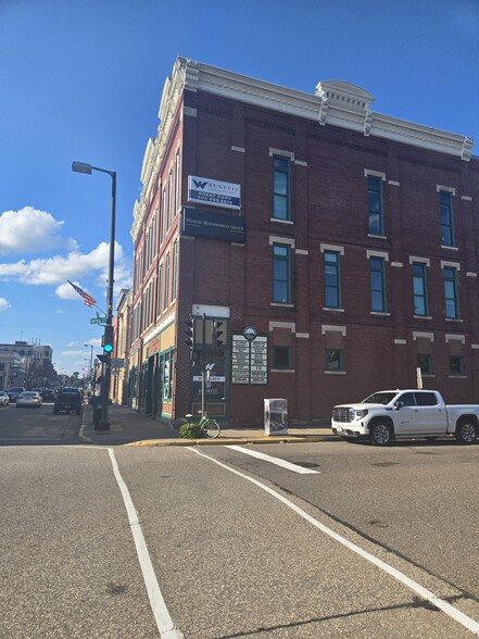 101-105 N Bridge St, Chippewa Falls, WI for lease - Building Photo - Image 1 of 10