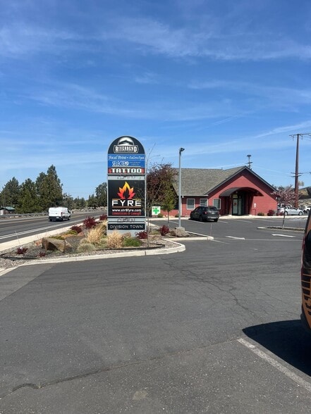 2600 NE Division St, Bend, OR à louer - Photo du bâtiment - Image 3 de 31