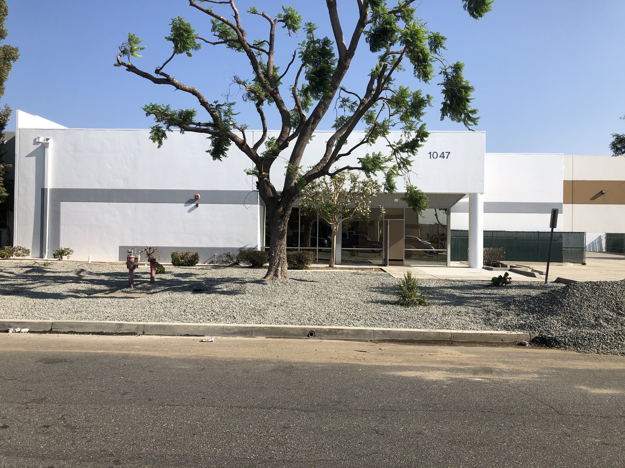 1047 E Acacia St, Ontario, CA for lease Primary Photo- Image 1 of 5
