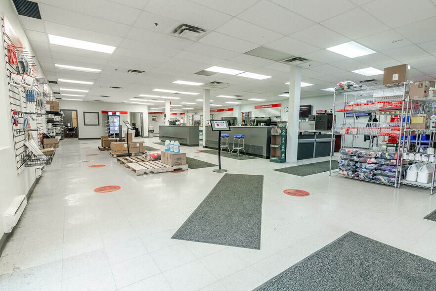 1283 Algoma Rd, Gloucester, ON à louer - Photo du bâtiment - Image 3 de 6