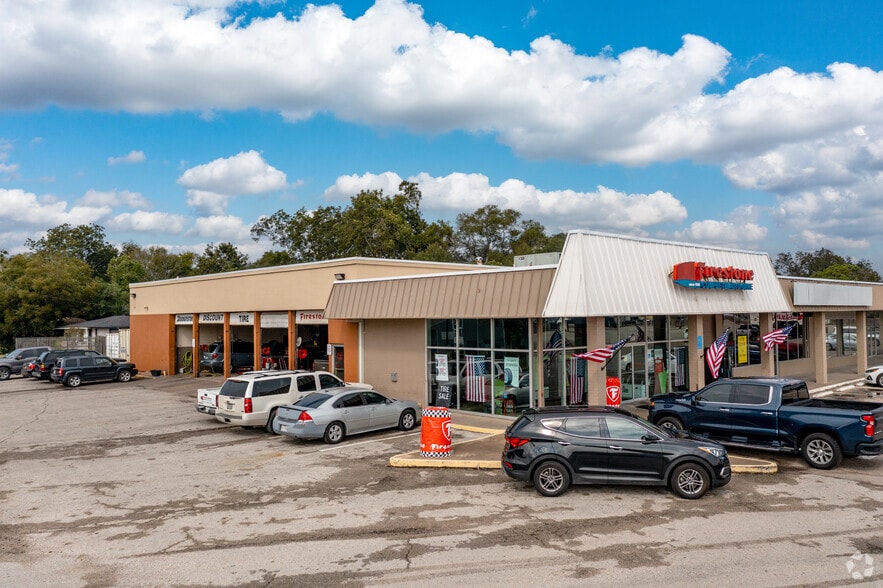 493-519 N Downing Rd, Angleton, TX for lease - Building Photo - Image 2 of 5