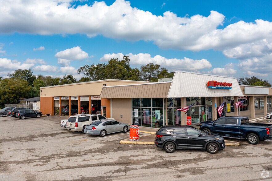 493-519 N Downing Rd, Angleton, TX à louer - Photo du bâtiment - Image 2 de 5