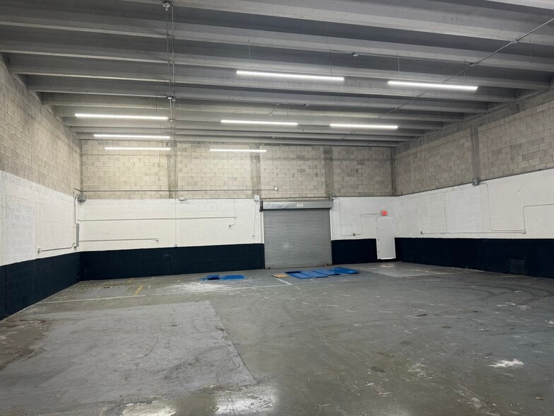 8501-8519 NW 66th St, Miami, FL for lease - Building Photo - Image 2 of 8