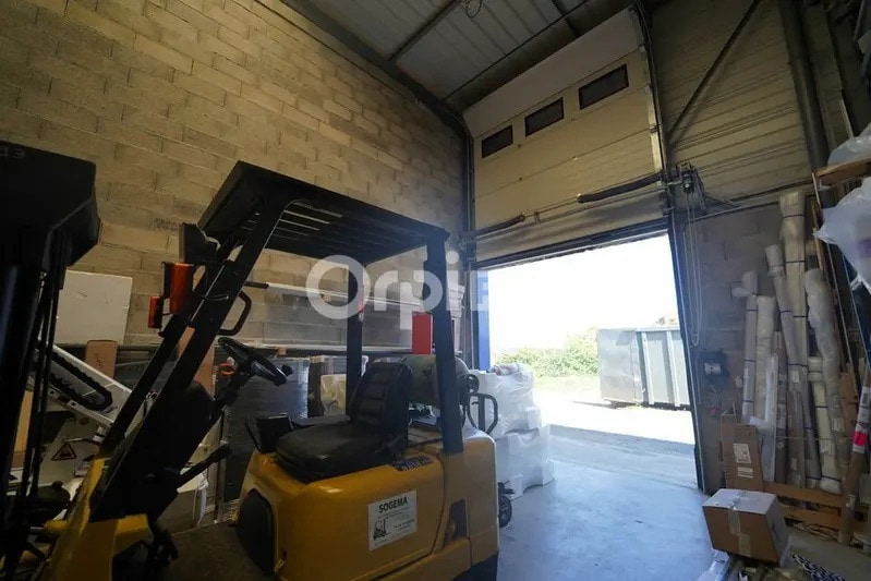 Flex in Messimy for lease - Interior Photo - Image 3 of 12