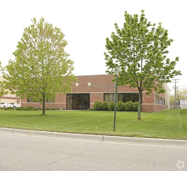 1866 Woodslee Dr, Troy, MI for sale - Building Photo - Image 2 of 2