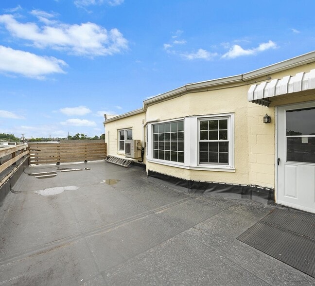 355 Hicksville Rd, Bethpage, NY à vendre - Photo du bâtiment - Image 2 de 13