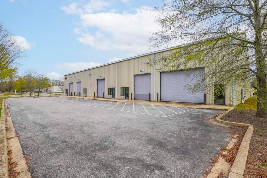 301 Bugeye Sq, Prince Frederick, MD for lease - Building Photo - Image 3 of 14