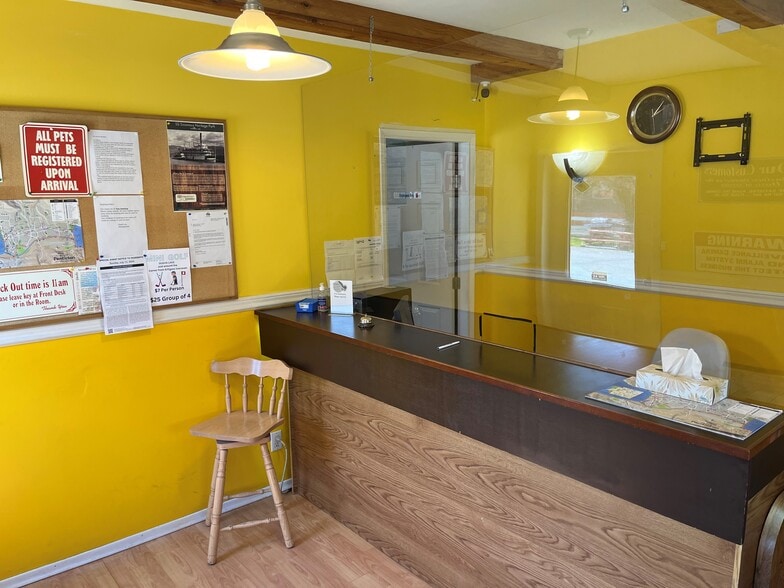 3355 Skaha Lake Rd, Penticton, BC for sale - Lobby - Image 2 of 13