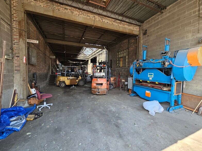 4445 Kings Run Dr, Cincinnati, OH à vendre - Photo du bâtiment - Image 2 de 10