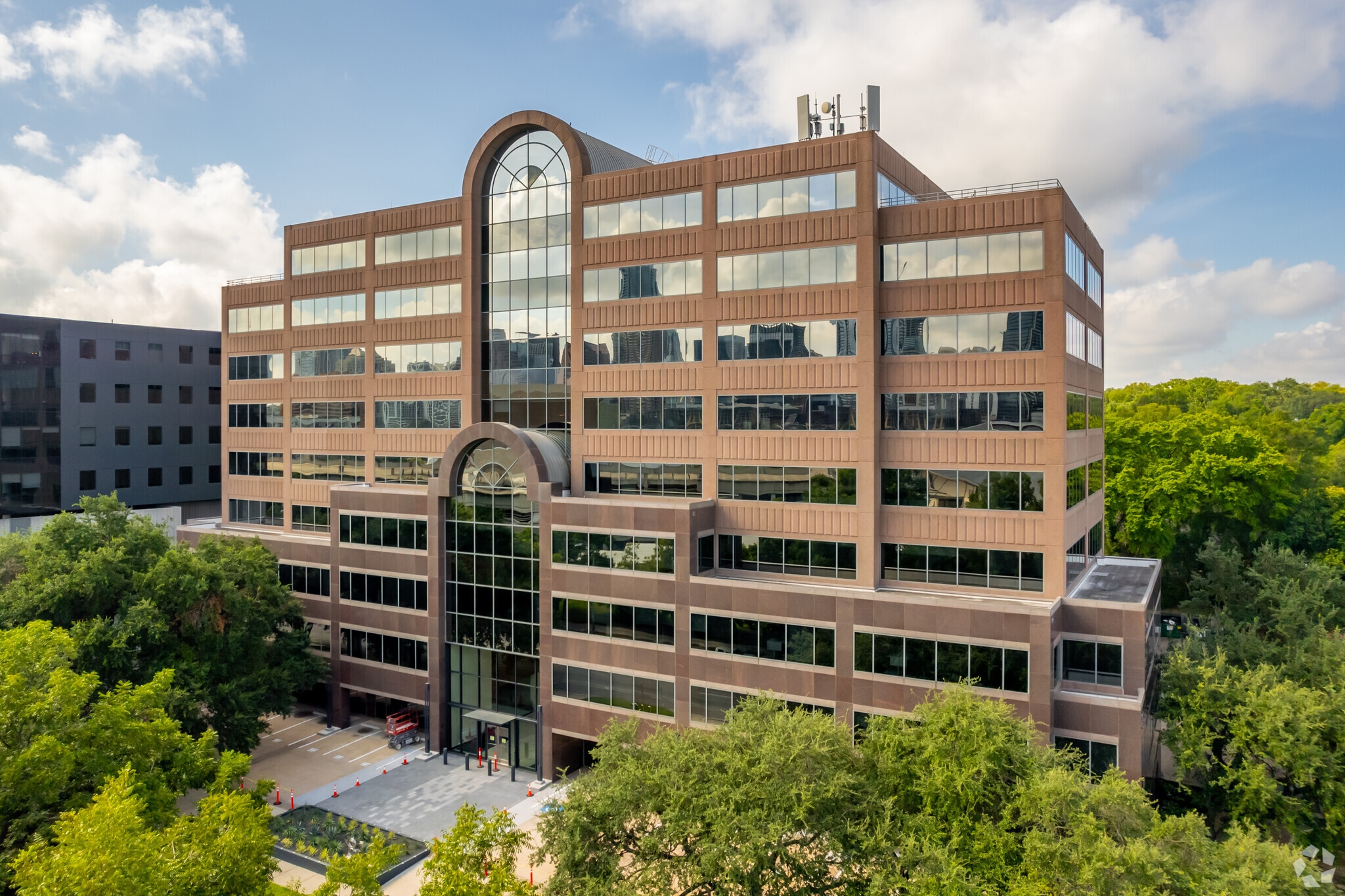 811 Barton Springs Rd, Austin, TX for lease Building Photo- Image 1 of 16