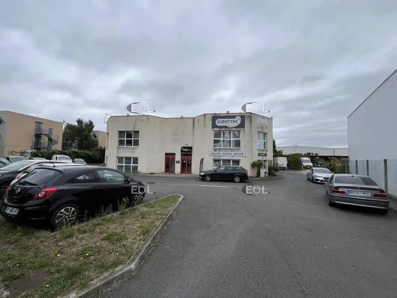 Flex in Les Mureaux for sale Building Photo- Image 1 of 11