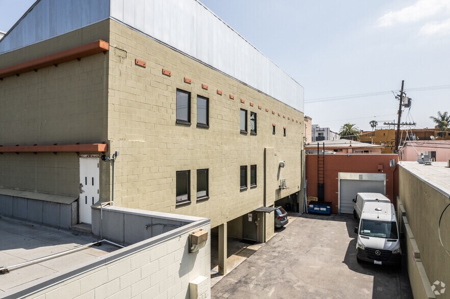 830 Seward St, Los Angeles, CA à louer - Photo du bâtiment - Image 3 de 5