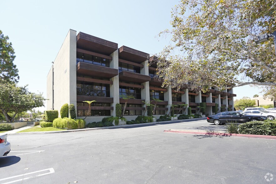 622 W Duarte Rd, Arcadia, CA à louer - Photo du bâtiment - Image 2 de 8