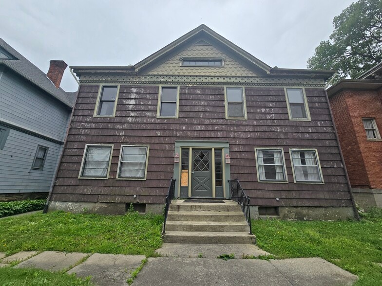 813 W Berry St, Fort Wayne, IN à vendre - Photo du bâtiment - Image 2 de 57
