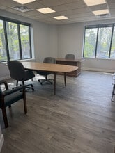 122 S County Farm Rd, Wheaton, IL for lease Interior Photo- Image 2 of 5