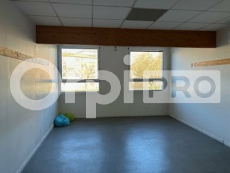 Office in Villefranche-sur-Saône for lease - Interior Photo - Image 3 of 6