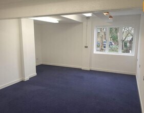 5-17 Thames St, Hampton à louer Photo intérieure- Image 2 de 4