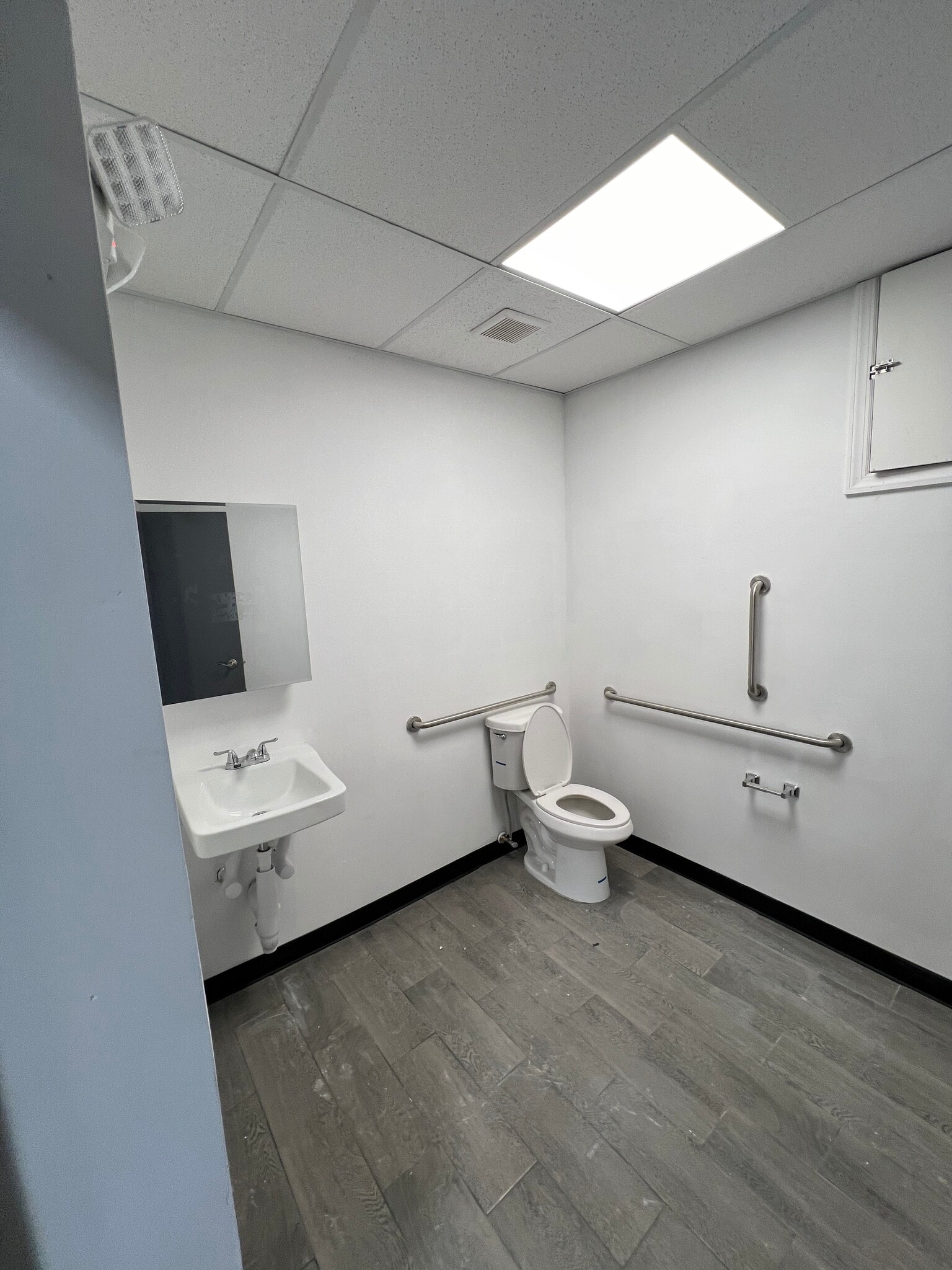 11 Brookdale Ave, Newark, NJ for lease Interior Photo- Image 1 of 4