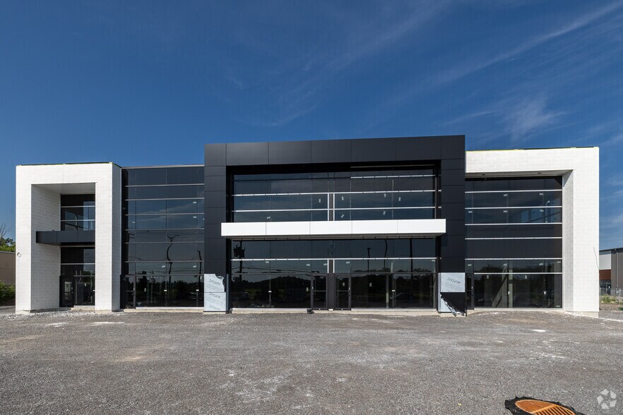 8990 Boul de la Grande-Allée, Mirabel, QC for lease - Building Photo - Image 3 of 3