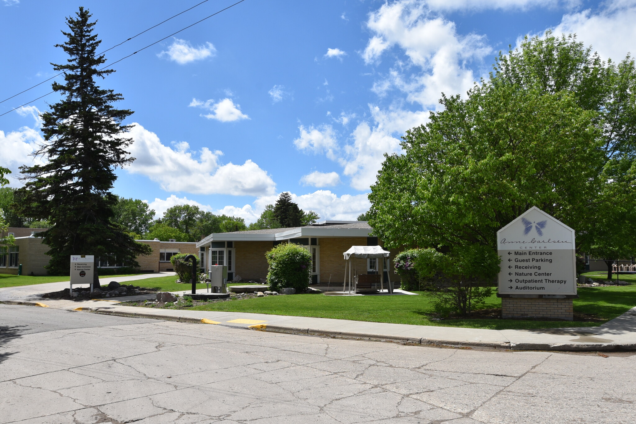 701 3rd St NW, Jamestown, ND à vendre Photo principale- Image 1 de 4