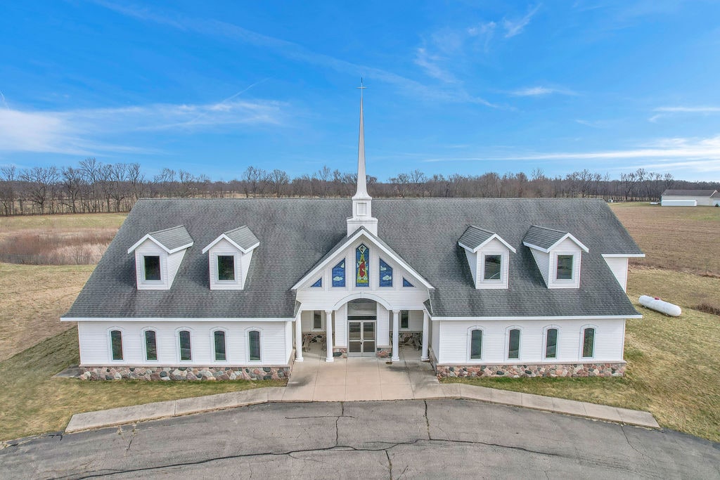 9537 S Clinton Trl, Eaton Rapids, MI for sale Primary Photo- Image 1 of 16