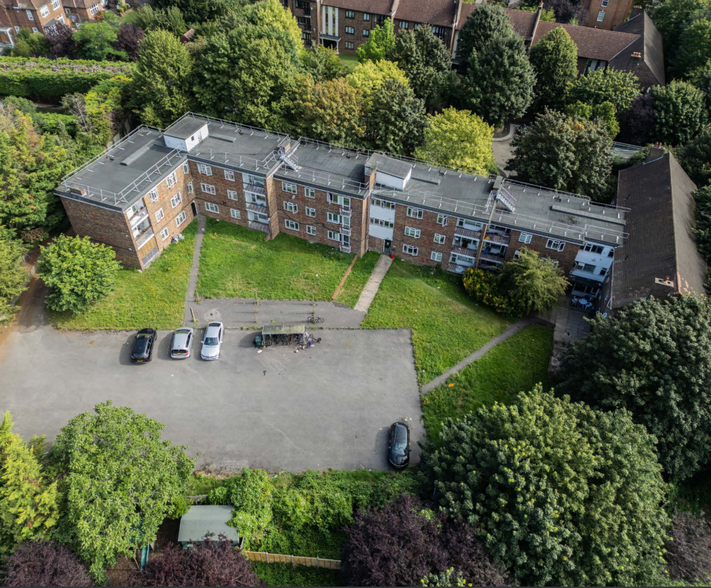 Clandon Gdns, London for sale - Primary Photo - Image 1 of 3