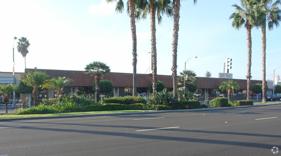 9022-9040 Las Tunas Dr, Temple City, CA for lease - Building Photo - Image 2 of 8