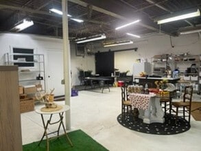 1020 Cedar Ave, St Charles, IL for lease Interior Photo- Image 1 of 3