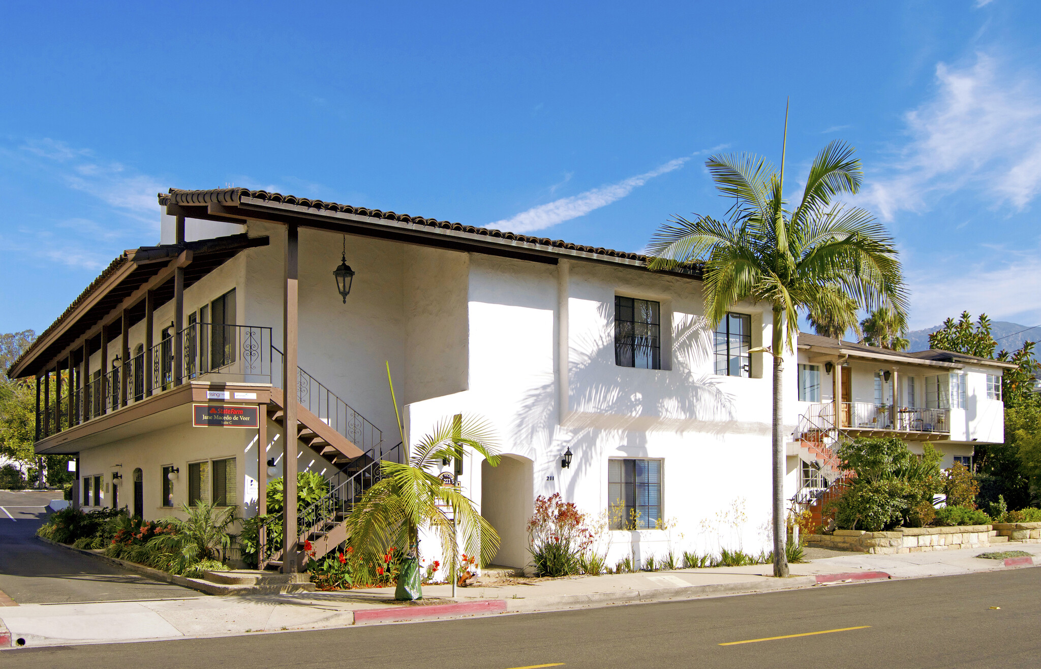 211 E Victoria St, Santa Barbara, CA à vendre Photo du bâtiment- Image 1 de 1