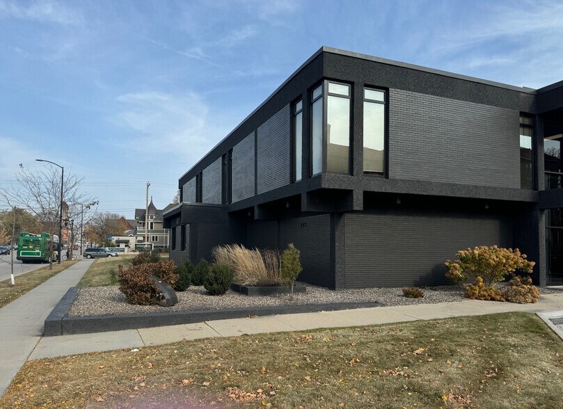 417 Monroe Ave, Green Bay, WI à louer - Photo du bâtiment - Image 2 de 18
