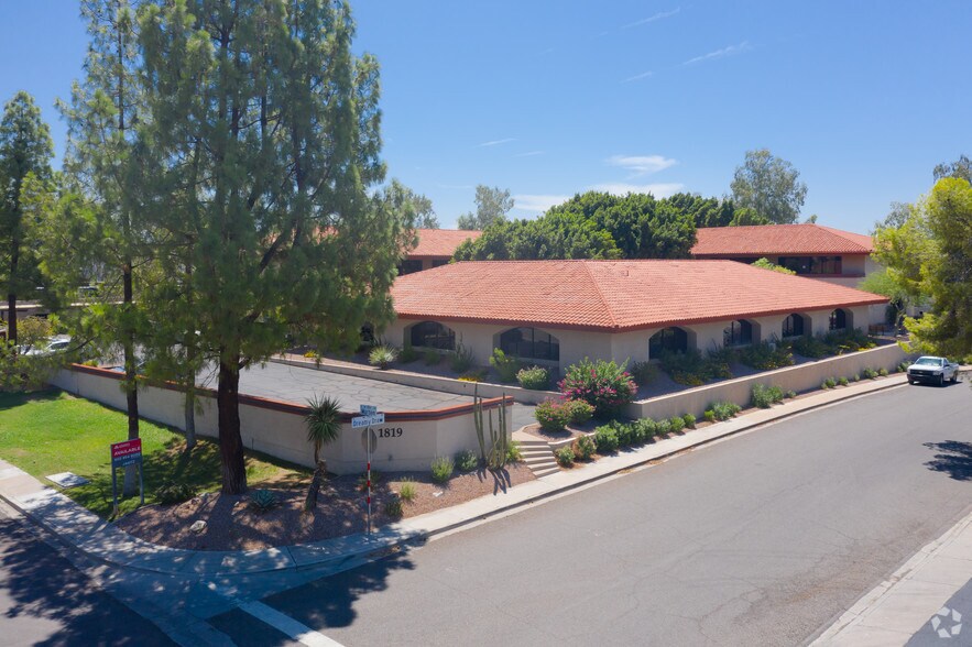 1819 E Morten Ave, Phoenix, AZ à louer - Photo du bâtiment - Image 2 de 6