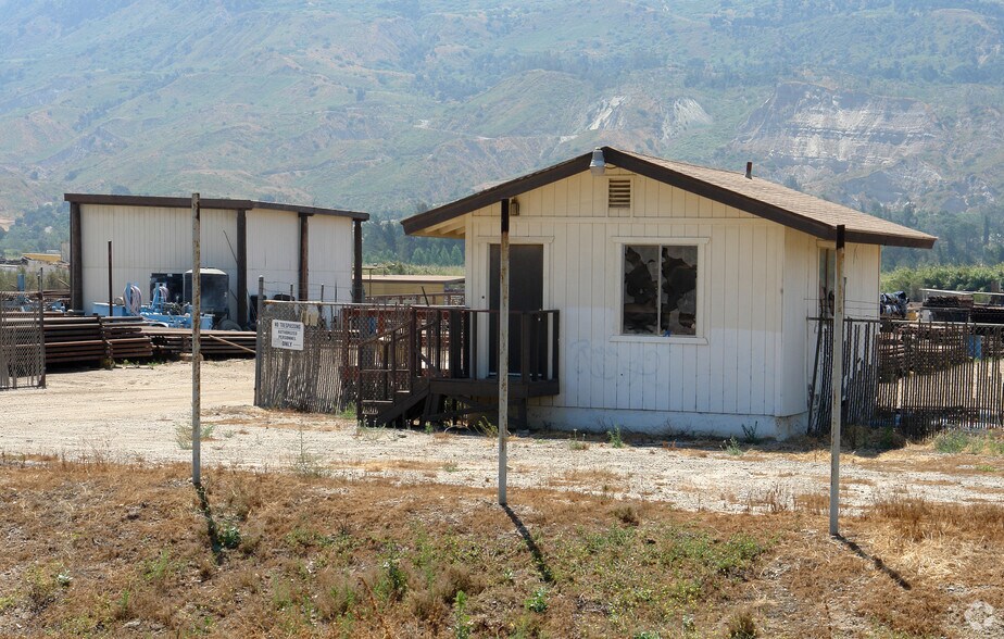 106 E Santa Maria St, Santa Paula, CA à vendre - Photo du bâtiment - Image 2 de 5