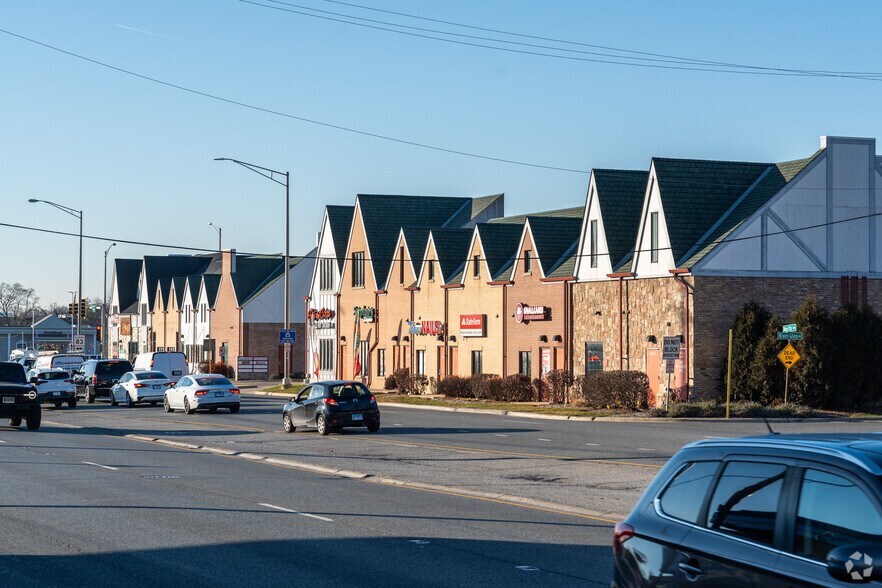 623 W North Ave, Elmhurst, IL à louer - Photo du bâtiment - Image 3 de 19