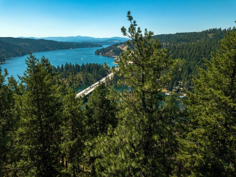 12520 E Yellowstone Trl, Coeur d'Alene, ID à vendre - Photo du bâtiment - Image 3 de 6