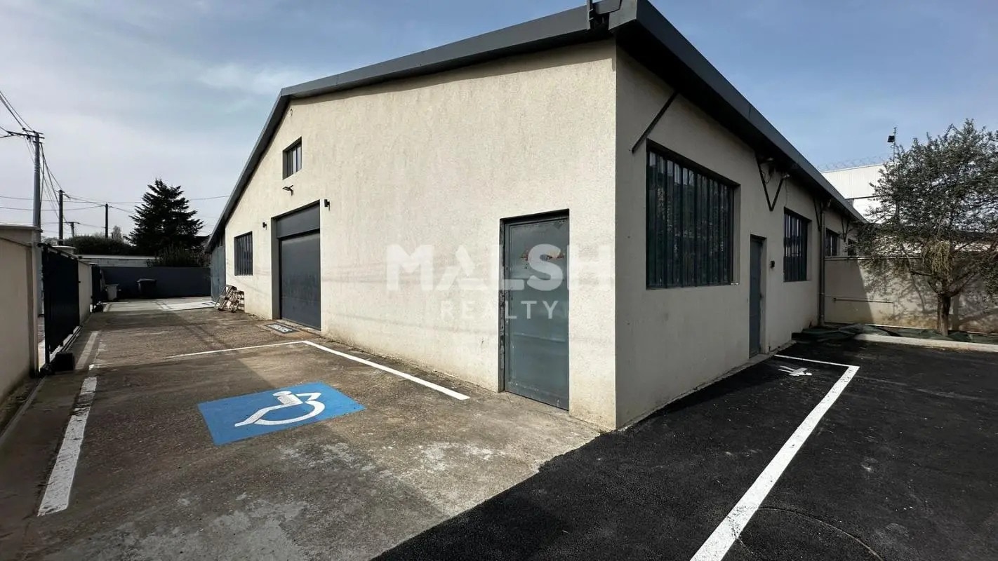 Office in Villeurbanne for lease Building Photo- Image 1 of 9