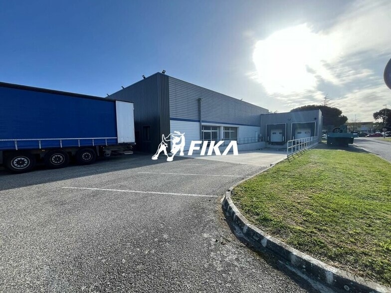 Flex in Toulouse for sale - Building Photo - Image 2 of 11