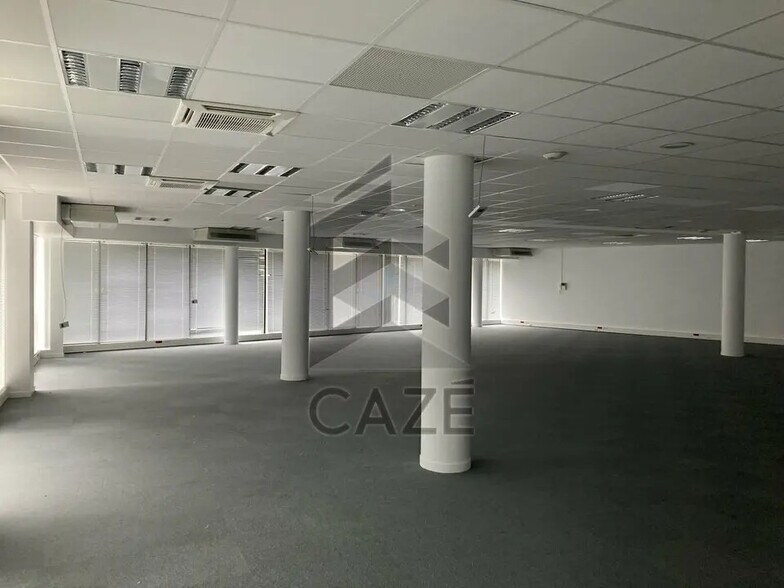 Office in Lormont for lease - Interior Photo - Image 2 of 5