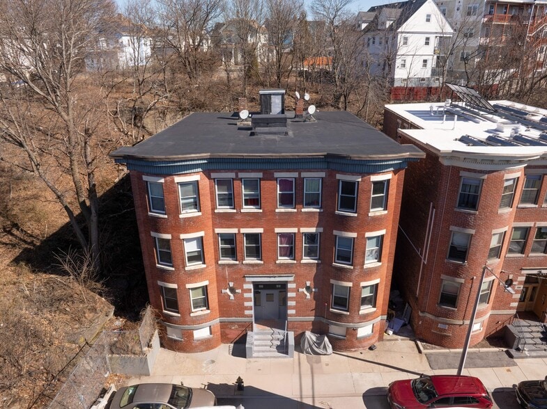 Dorchester Portfolio portfolio of 3 properties for sale on LoopNet.ca - Primary Photo - Image 1 of 4