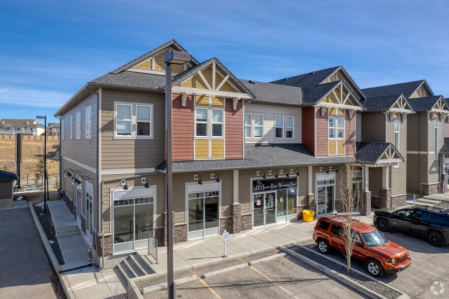 101 Sunset Dr, Cochrane, AB à vendre - Photo du bâtiment - Image 3 de 10