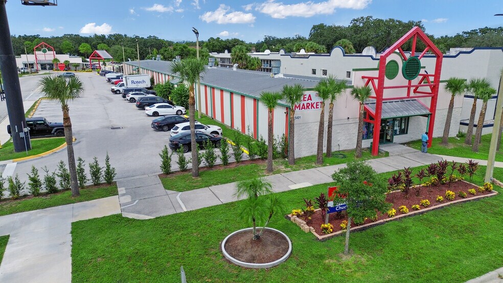 5403 W Irlo Bronson Memorial Hwy, Kissimmee, FL à louer - Photo du bâtiment - Image 1 de 8